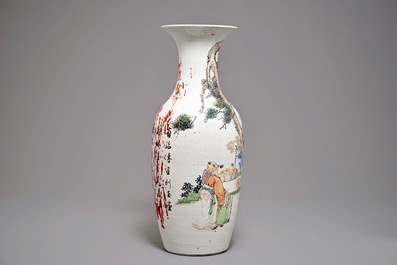 Un grand vase en porcelaine de Chine &agrave; d&eacute;cor qianjiang cai, 19/20&egrave;me