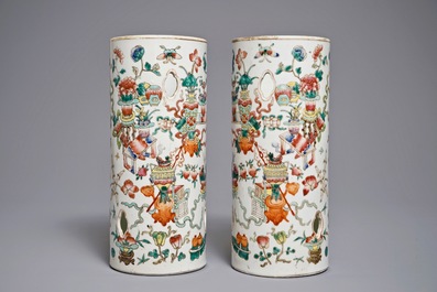 A pair of Chinese reticulated famille rosei hat stands with antiquities design, 19th C.