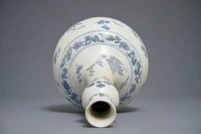 A Chinese blue and white globular bottle vase with floral design, Hatcher cargo, Transitional period