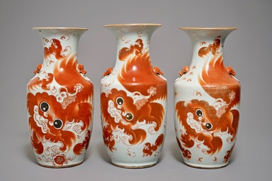 Five Chinese iron red and famille rose vases, 19/20th C.