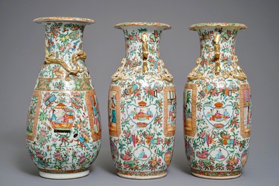 Trois vases en porcelaine de Chine famille rose de Canton, 19&egrave;me