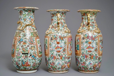 Trois vases en porcelaine de Chine famille rose de Canton, 19&egrave;me