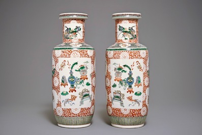 Een paar Chinese famille verte rouleau vazen, Qianlong merk, 19e eeuw