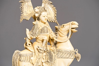 19世纪  牙雕摆件骑士骑良驹