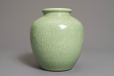 A Chinese celadon-glazed vase with underglaze dragon design, 19/20th C.