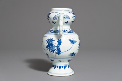 Een Chinese blauwwitte vaas met olifantenoren, Transitie periode
