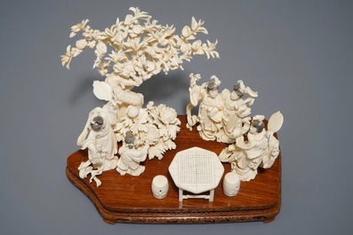 A Chinese carved ivory group on inlaid wooden base, 1st half 20th C.