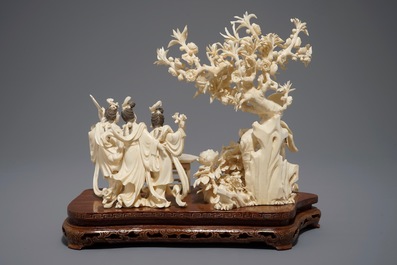 A Chinese carved ivory group on inlaid wooden base, 1st half 20th C.