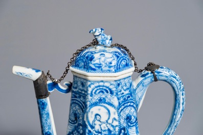 Une rare cafeti&egrave;re en porcelaine de Chine bleu et blanc &agrave; d&eacute;cor &quot;La d&eacute;esse Europe et le taureau&quot;, Kangxi