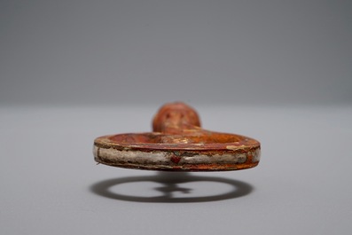 Een Chinese deels vergulde en verzilverde bronzen opwindsleutel voor een qin, Han of later