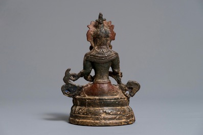 Een Chinese gelakte en vergulde bronzen Boeddha Vajrasattva, Ming