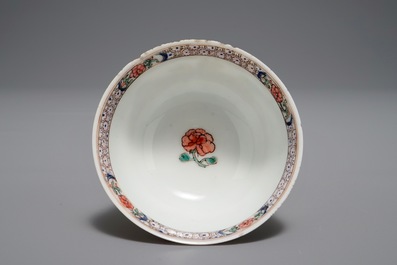 Une tasse et soucoupe en porcelaine de Chine famille rose figurant Lie Ti Guai, Yongzheng