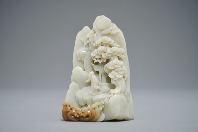 Un paysage montagneux en jade sculpt&eacute;, Chine, 20&egrave;me