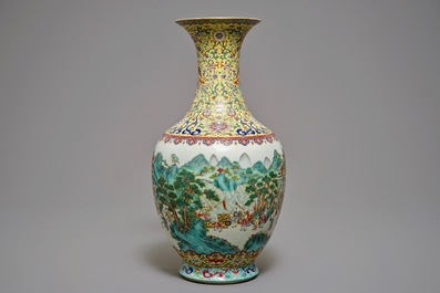 Un vase en porcelaine de Chine famille rose &agrave; d&eacute;cor des 'cent gar&ccedil;ons', marque de Jiaqing, 19/20&egrave;me