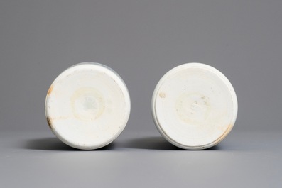 A pair of Chinese blue and white sleeve vases with floral design, Hatcher cargo, Transitional period