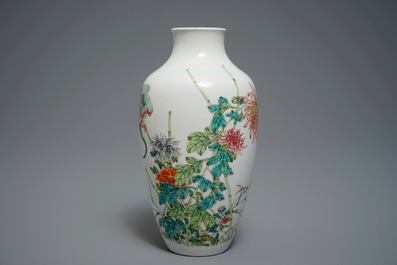 20世纪 居仁堂粉彩梅鵲瓷瓶