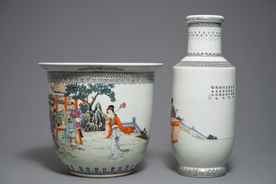 Un cachepot sur support et un vase de forme rouleau en porcelaine de Chine famille rose, R&eacute;publique, 20&egrave;me