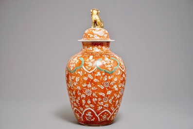 19世纪 珊瑚红底带盖瓷罐
