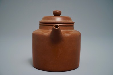 A Chinese Yixing teapot and cover, mark of Shao Daheng, 19/20th C.