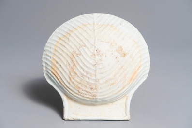 A Chinese shell-shaped famille verte dish, Kangxi
