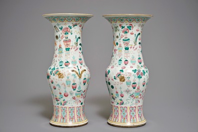 A pair of Chinese famille rose yenyen vases with design of antiquities, 19th C.