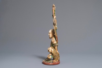 Un grand groupe polychrome d'un sage et un animal mythique en ivoire sculpt&eacute;, Chine, 19&egrave;me