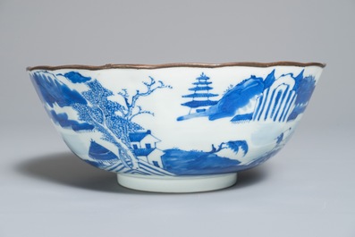 A Chinese blue and white 'Bleu de Hue' bowl for the Vietnamese market, 19th C.
