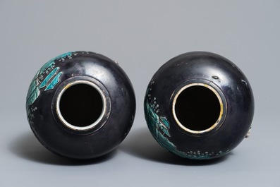 Une paire de vases de type Fahua en porcelaine de Chine &agrave; d&eacute;cor en turquoise sur fond aubergine, Kangxi