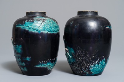 Une paire de vases de type Fahua en porcelaine de Chine &agrave; d&eacute;cor en turquoise sur fond aubergine, Kangxi