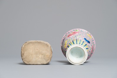 Un bol sur piedouche et une figure d'un Hoho en porcelaine de Chine famille rose, Yongzheng/Qianlong