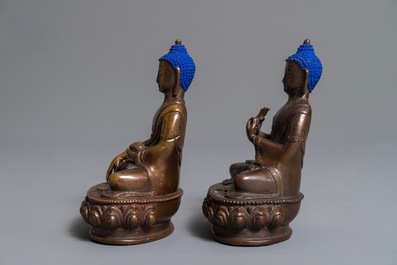 Deux figures de Bouddha Shakyamuni en bronze dor&eacute;, Chine, 19/20&egrave;me