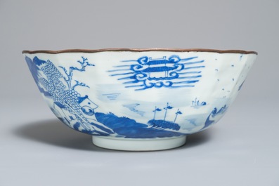 A Chinese blue and white 'Bleu de Hue' bowl for the Vietnamese market, 19th C.