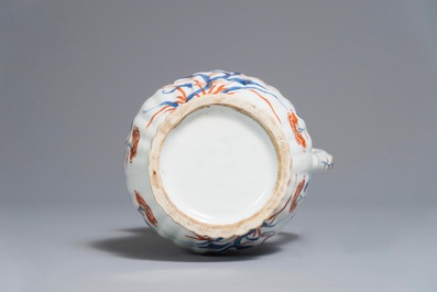 Une verseuse couverte en porcelaine de Chine de style Imari, &agrave; monture en argent fran&ccedil;ais, Qianlong