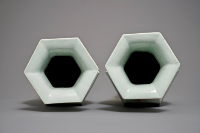 Une paire de vases hexagonaux en porcelaine de Chine famille rose, sign&eacute;s Pan Zhaotang, 1&egrave;re moiti&eacute; du 20&egrave;me