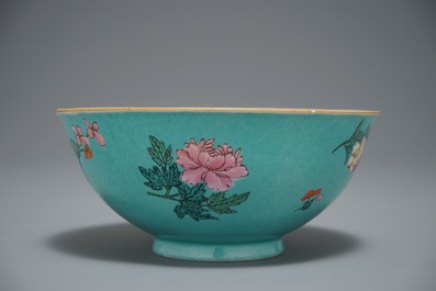 A Chinese famille rose turquoise-ground bowl, Qianlong mark, 19/20th C.