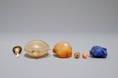 Three Chinese agate and lapis lazuli snuff bottles, 19/20th C.