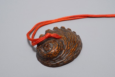 Trois inro en laque maki-e et bambou avec leurs ojime et netsuke, Japon, Meiji, 19/20&egrave;me