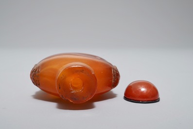 Een Chinese snuiffles in amber, 18/19e eeuw