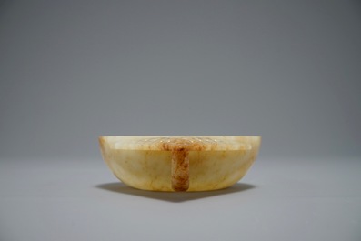 A Chinese russet jade bowl with triangular handle, 19/20th C.