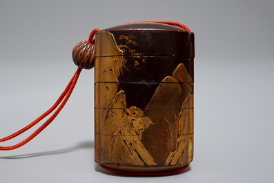 Trois inro en laque maki-e et bambou avec leurs ojime et netsuke, Japon, Meiji, 19/20&egrave;me