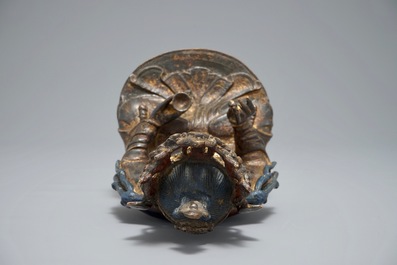 Un mod&egrave;le de Guanyin en bronze dor&eacute; et laqu&eacute;, Chine, Ming
