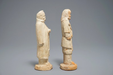 Twee Chinese aardewerken figuren, Tang