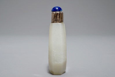 A Chinese silver-mounted jade snuff bottle, 19th C.