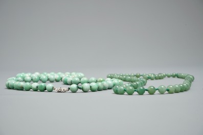 Two Chinese green jade beads necklaces, one with silver lock, 19/20th C.