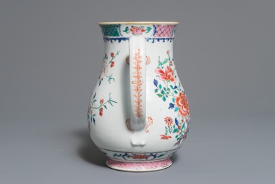 Une verseuse en porcelaine de Chine famille rose &agrave; d&eacute;cor floral, Yongzheng
