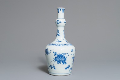 A Chinese blue and white garlic-head bottle vase, Transitional period