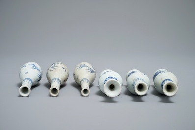 Quatre vases du Hatcher cargo en porcelaine de Chine bleu et blanc, &eacute;poque Transition
