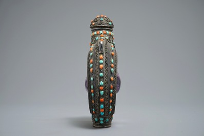 A silver flask with precious stones and coral, Mongolia or Tibet, 19/20th C.