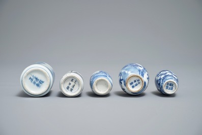 Five Chinese blue and white snuff bottles, 19/20th C.