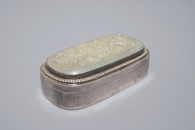 Une bo&icirc;te en argent au couvercle en jade, marque de Yuchang Sterling, Chine, 1&egrave;re moiti&eacute; du 20&egrave;me